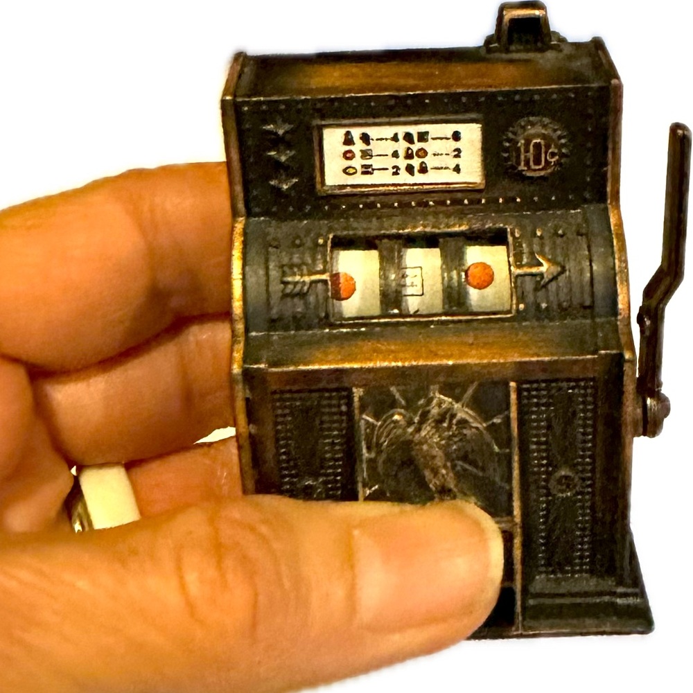VTG MINIATURE GOLDEN EAGLE DIE CAST COLLECTIBLE PENCIL SHARPENER DOLLHOUSE 3”